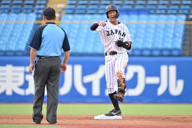 先頭の松下歩叶(法政大)が2塁打でチャンスメイク