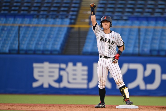 2点タイムリー二塁打を放つ渡部海(青山学院大)