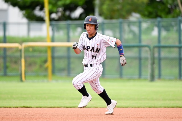 外山泰基(福岡ベースボールポニー)が俊足を飛ばして三塁打