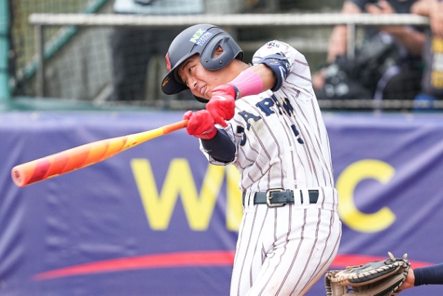 タイムリー二塁打を放つ大原颯二郎(糸島ボーイズ)
