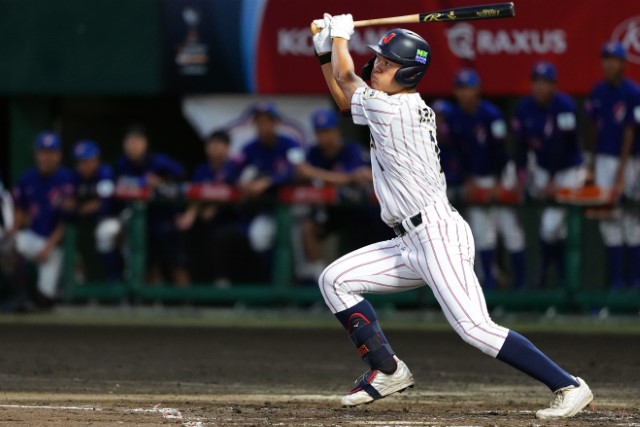 阿部葉太(横浜)のタイムリー二塁打で先制