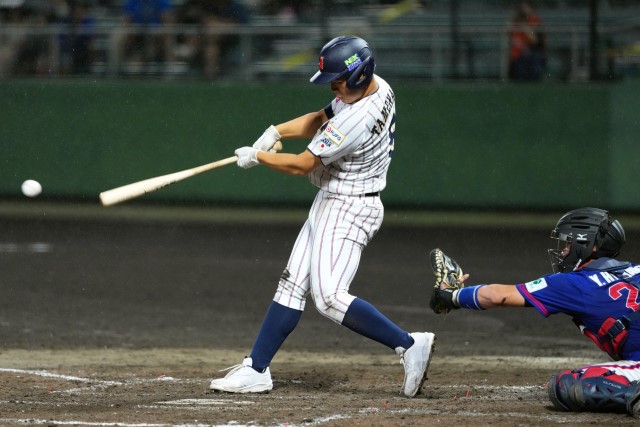 2点タイムリー二塁打を放つ為永皓(横浜)