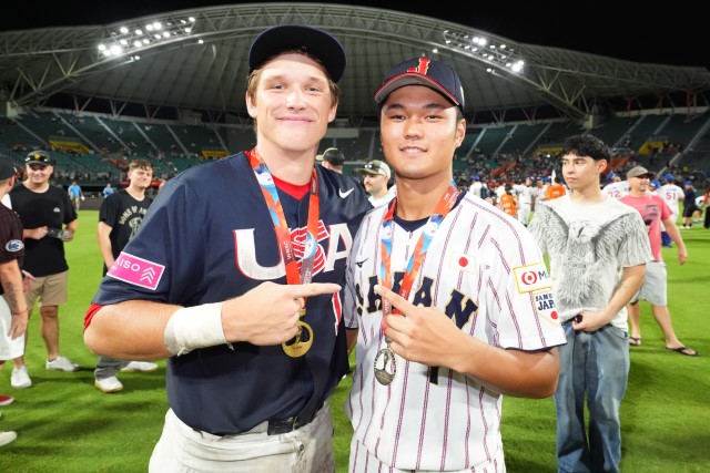 阿部葉太(横浜)とアメリカ代表ウィリアム・ブリック