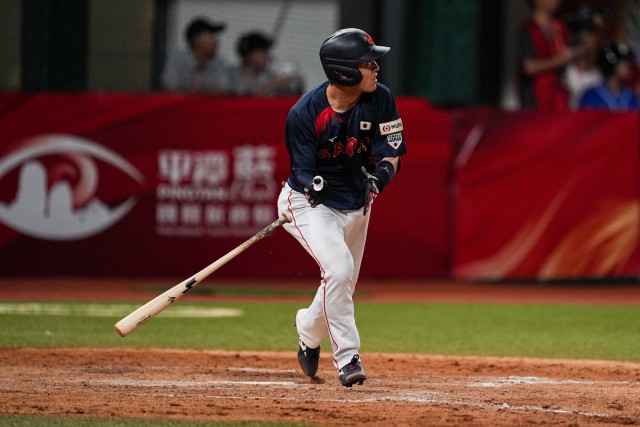 犠牲フライを放つ古川智也(三菱自動車岡崎)