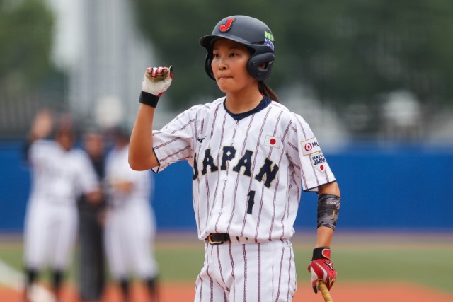 内野安打を放った富田彩加(桃山学院大)