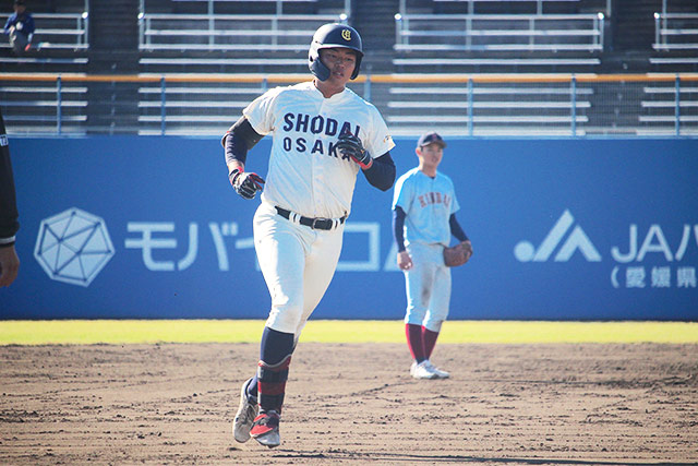 真鍋慧(大阪商業大)